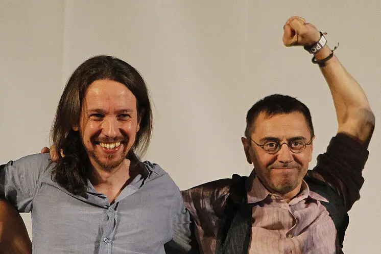 Le secrétaire général de Podemos, Pablo Iglesias (à gauche), et l'un des ...