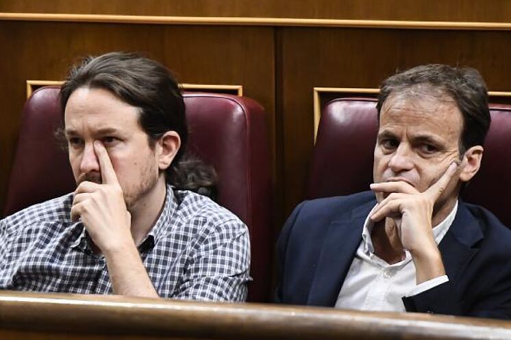 Pablo Iglesias et Jaume Asens, lors d'une session plénière au Congrès en juillet ...