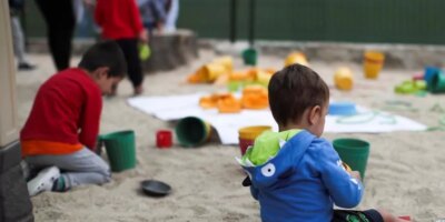 Iglesias rectifie Montero et annonce une prestation d'invalidité temporaire pour les parents ayant des enfants en quarantaine sans être positifs