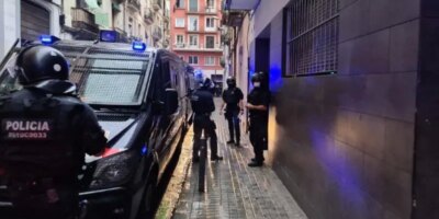 Ils expulsent un immeuble d'appartements touristiques occupé pendant l'emprisonnement par des voleurs à répétition