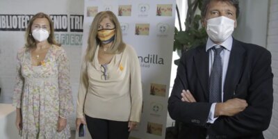 "Avec 10 suicides par jour, peut-être que les politiciens ont besoin que nous nous dépouillions d'une potence devant le Congrès."