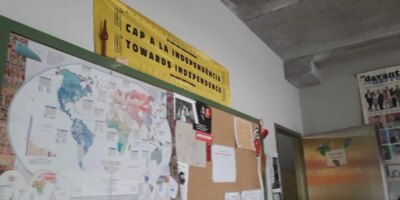 Une affiche sécessionniste de l'ANC est accrochée dans un institut d'Ibiza depuis trois ans: "Vers la liberté. Un mètre plus près"