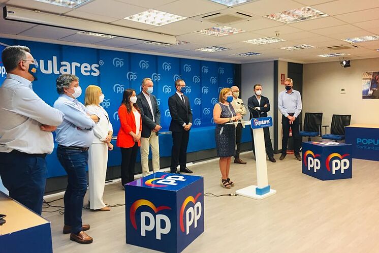 Isabel Bonig, Javier Maroto et plusieurs députés et sénateurs du PP, ...