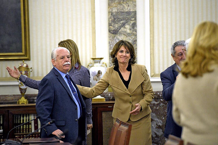 Dolores Delgado accueille le lieutenant du procureur suprême, Luis Navajas, ...