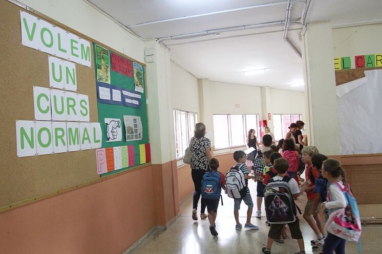 Les étudiants d'un collège dans leur premier d