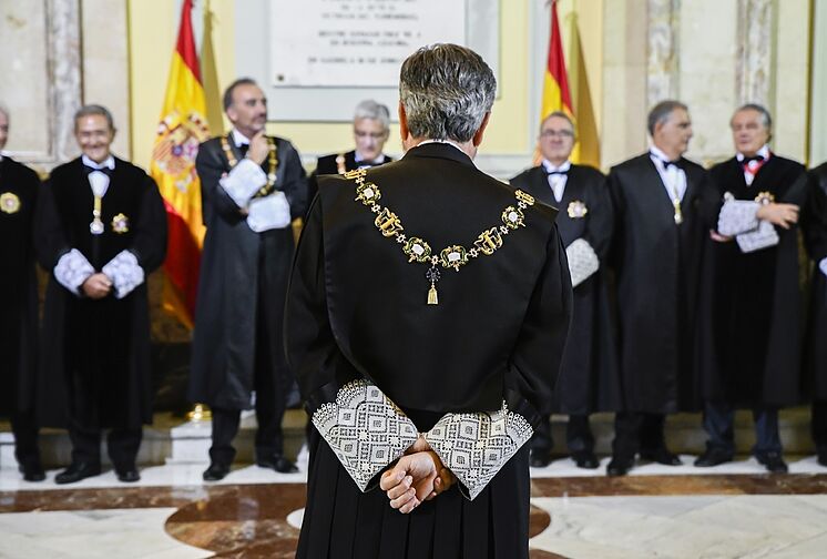 Les juges de la Cour suprême et de la magistrature, à l'image de ...