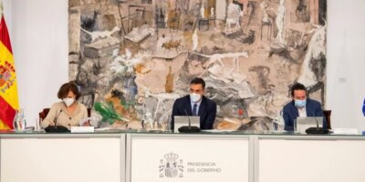 Le gouvernement décrète l'état d'alarme pour imposer un couvre-feu de 23 à 6 heures et chaque communauté peut interdire les déplacements entre les régions