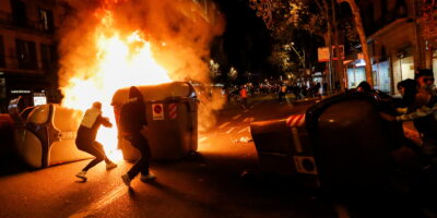 De graves émeutes après la manifestation contre les restrictions tuent une douzaine