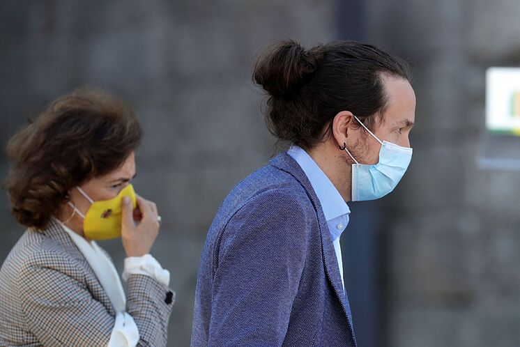 Le premier vice-président, Carmen Calvo avec le vice-président ...