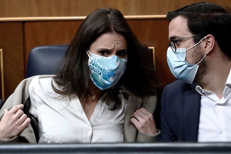 La ministre de l'Égalité, Irene Montero, et la ministre de la Consommation, ...