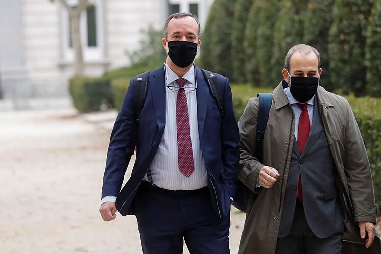 L'ancien secrétaire d'État à l'Intérieur Francisco Martínez (à gauche), ...