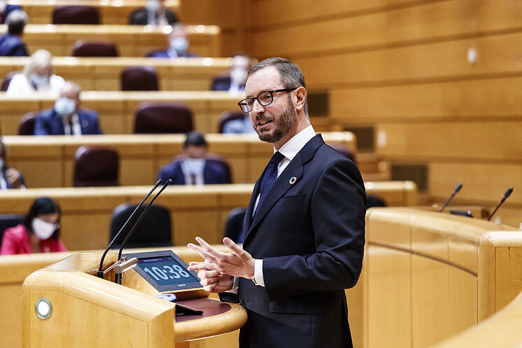 Session plénière au Sénat Pedro Sanchez Président du gouvernement. Président de la ...
