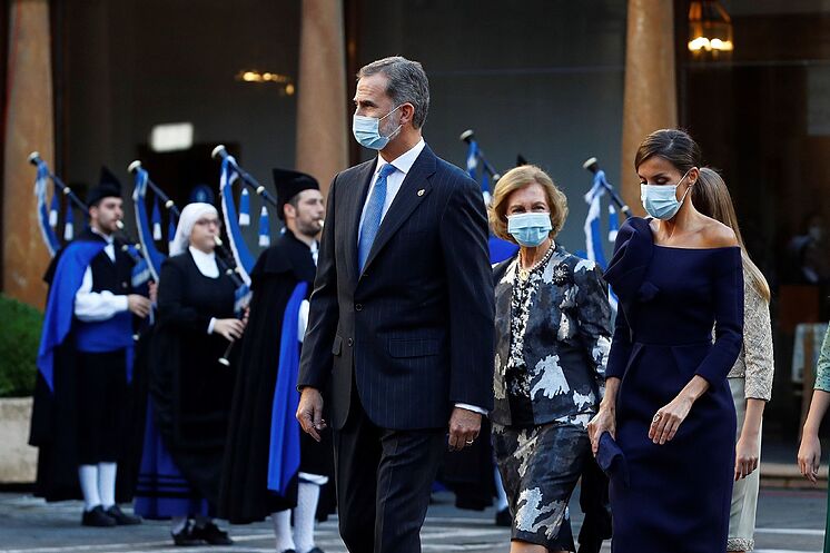 Rois Felipe VI et Letizia, accompagnés