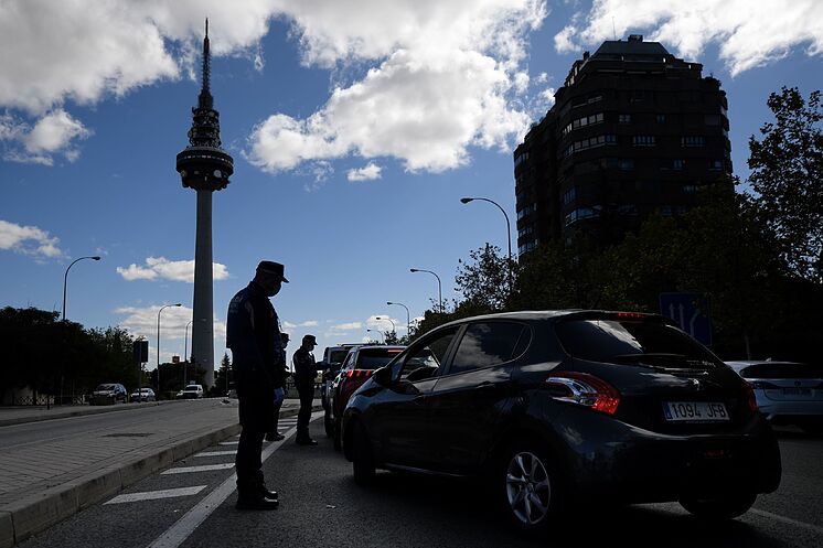 Contrôle de police sur la Plaza Castilla avant le licenciement du TSJM ...