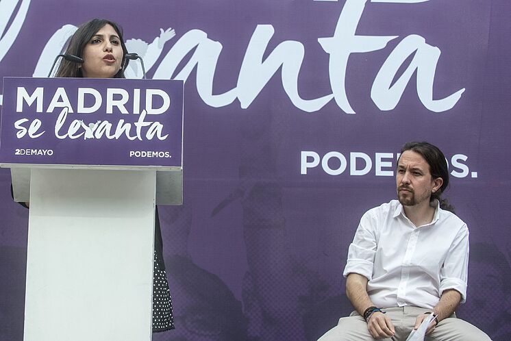 Le secrétaire général de Podemos, Pablo Iglesias et Dina Bousselham, ...