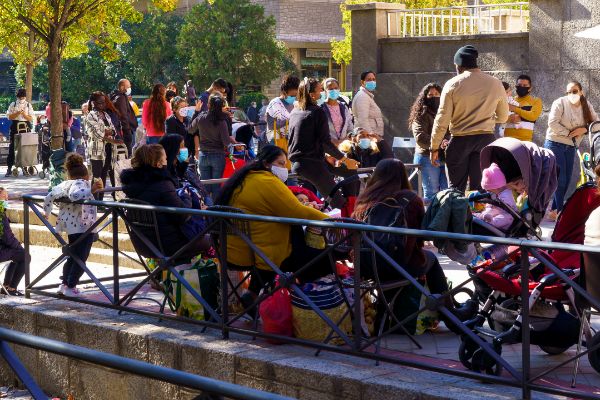 Tania et Eva avec leurs enfants