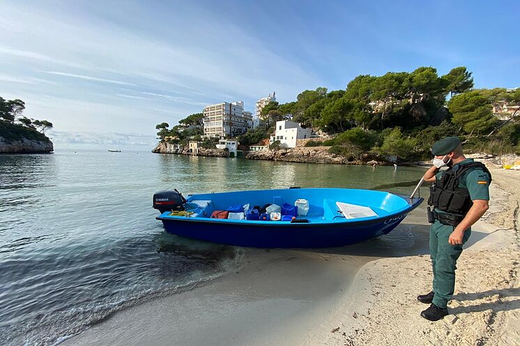 Une patera est arrivée sur une plage de Majorque, le 22 ...