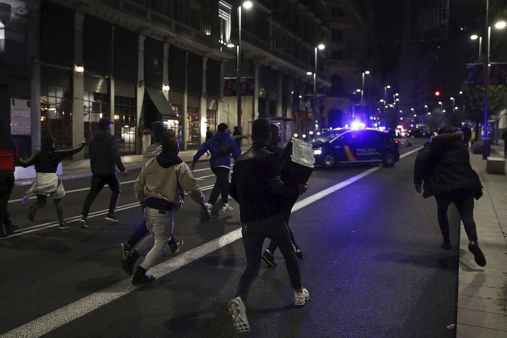 Participants aux manifestations contre les mesures contre les coronavirus ...