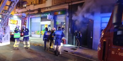 Un grave et cinq blessés mineurs dans un incendie de maison avec un homme retranché à Pampelune