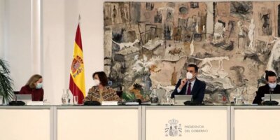 Sánchez clôt l&rsquo;année de la pandémie en attaquant le PP et en garantissant que sa coalition avec Iglesias durera «toute la législature».