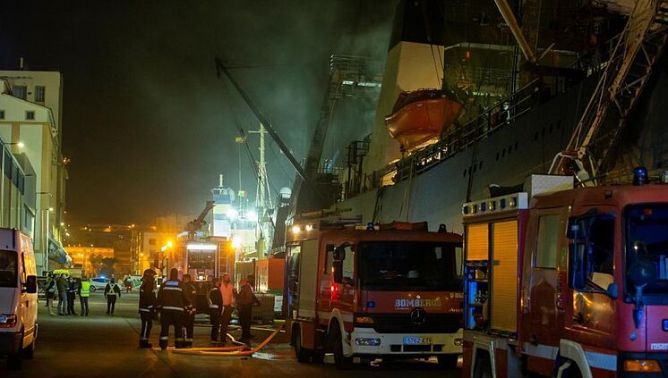 Le bateau de pêche russe Sveaborg, amarré au grand quai de printemps ...