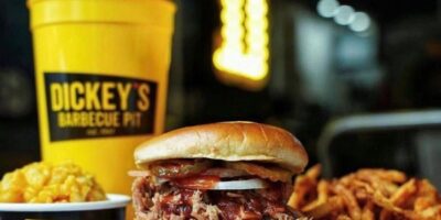 La légitimité de Dickey.  Texas.  Barbecue.  Arrive à Singapour