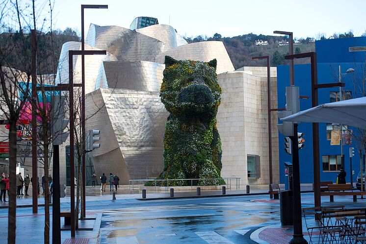 Image du Guggenheim Bilbao escorté par l'IC