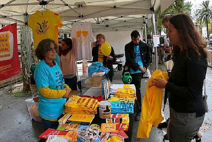 La Plateforme per la Llengua collecte des fonds à la Diada.