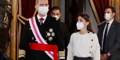 Le Roi rappelle «l&rsquo;engagement» des militaires envers la Constitution et Robles disqualifie les signataires des manifestes