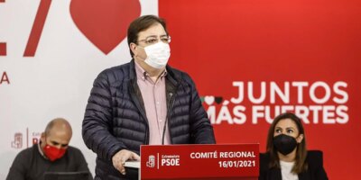 Vara frappe à la table et annonce qu&rsquo;il se présentera pour la réélection à la tête du PSOE Extremadura