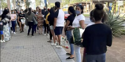 Canarias, del &lsquo;boom&rsquo; turstico a las colas del hambre
