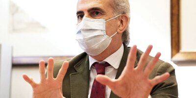 Enrique Ruiz Escudero, ministre de la Santé de Madrid: « Pedro Sánchez joue avec les émotions; le plan de vaccination est impossible »