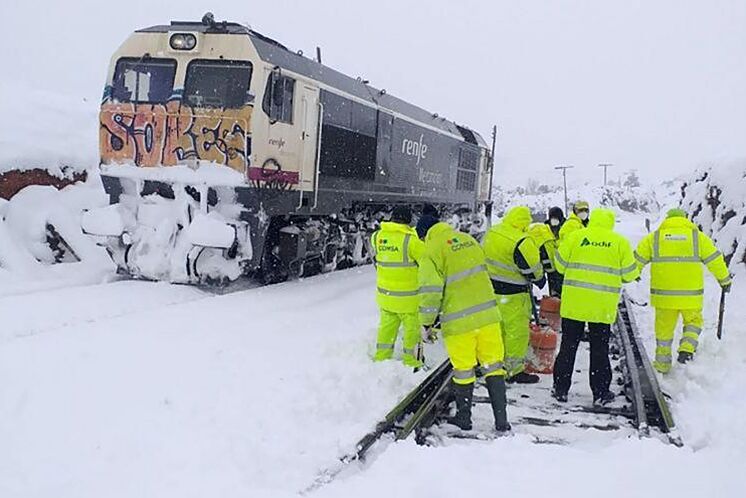 Travaux de déneigement en v