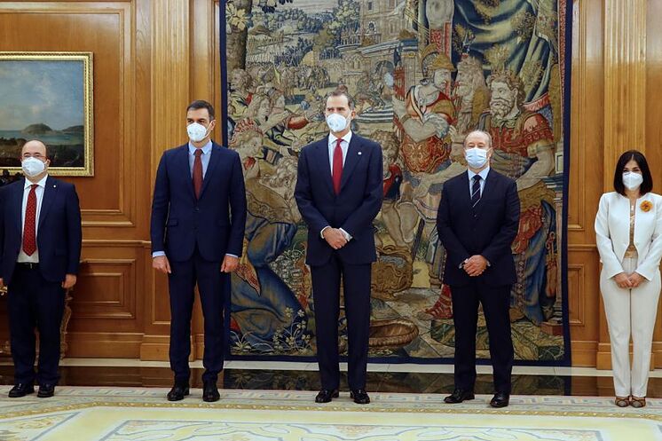 Miquel Iceta et Carolina Darias posent aux côtés du roi Felipe VI, Pedro ...