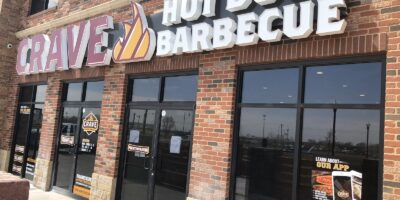 Crave Hot Dogs and BBQ célèbre l&rsquo;année de la bannière