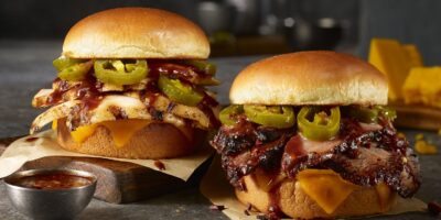 Dickey&rsquo;s Barbecue Pit présente des articles spécialisés pour célébrer son 80e anniversaire