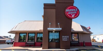 Huddle House poursuit sa croissance rapide en Alabama avec l&rsquo;ouverture du 43e restaurant