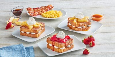 Huddle House sert de nouvelles offres de menu avec du pain doré farci et des bouchées de muffins aux bleuets