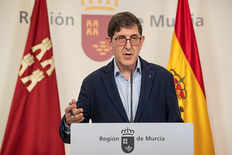 Le ministre de la Santé de Murcie, Manuel Villegas, lors d'une conférence ...