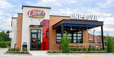 Raising Cane&rsquo;s nommé l&rsquo;un des «MEILLEURS ENDROITS DE TRAVAIL» aux États-Unis