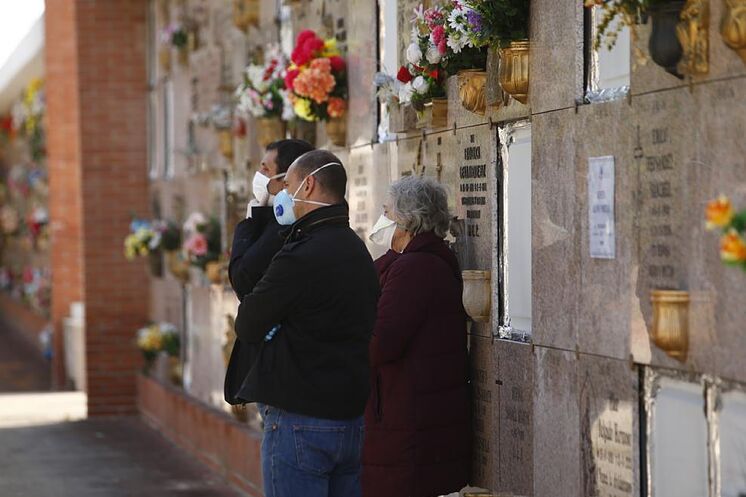 Les proches d'un défunt donnent leur 