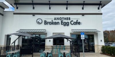 Un autre café aux œufs cassés s&rsquo;ouvre à Orlando, en Floride
