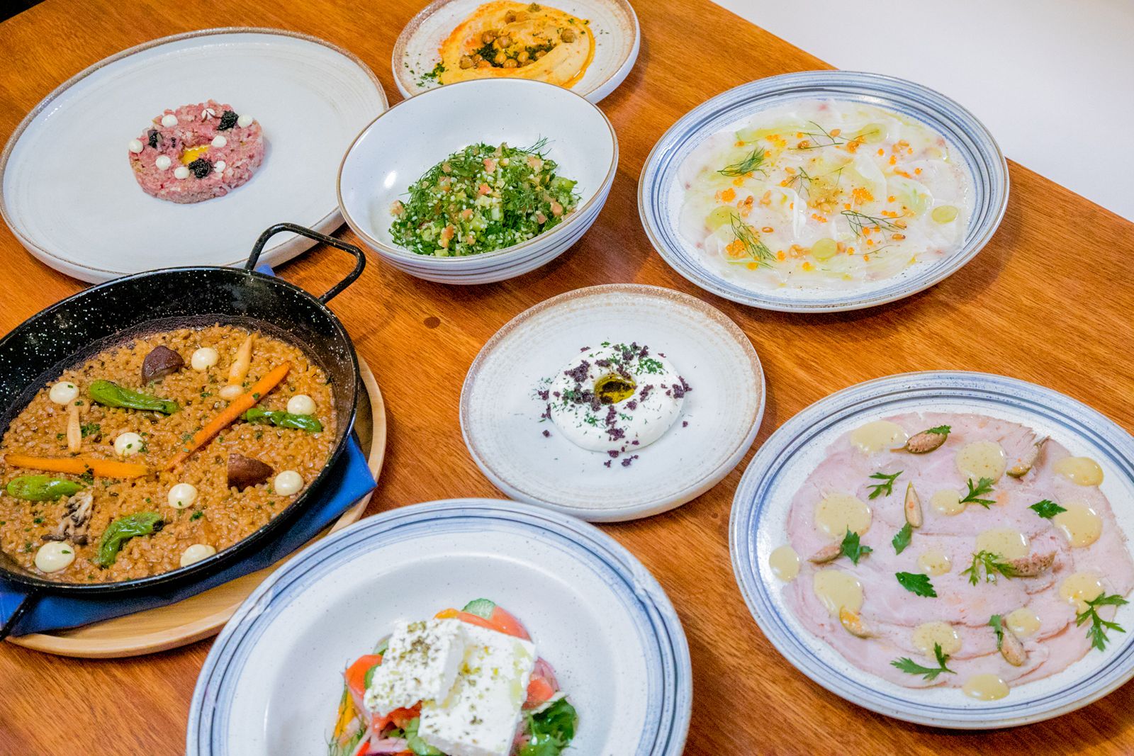 Heaven Mykonos, un concept de restauration méditerranéen contemporain proposant des tapas et du vin dans une ambiance lounge dynamique et sexy, fait ses débuts au centre animé CityPlace Doral