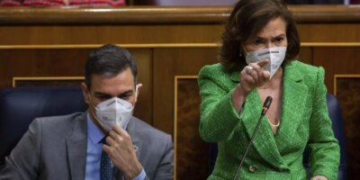 Carmen Calvo critique la loi trans qui propose l&rsquo;égalité car elle permettra de choisir le sexe par « simple volonté ou désir »