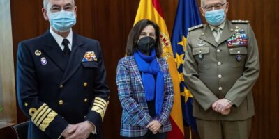 Margarita Robles et l&rsquo;armée défendent la presse contre la campagne de harcèlement de Podemos