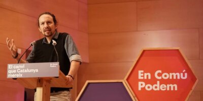 Pablo Iglesias entre dans la campagne catalane marquant des distances avec le PSOE par la loi trans et la république