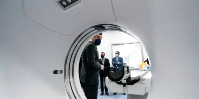 Estepona ouvre l&rsquo;hôpital que le ministre Montero arrête après avoir remporté le PP le maire