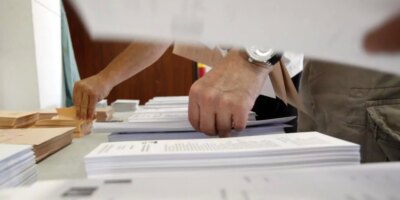 Elections catalanes: la Commission électorale centrale rejette l&rsquo;utilisation de volontaires pour les tables 14-F