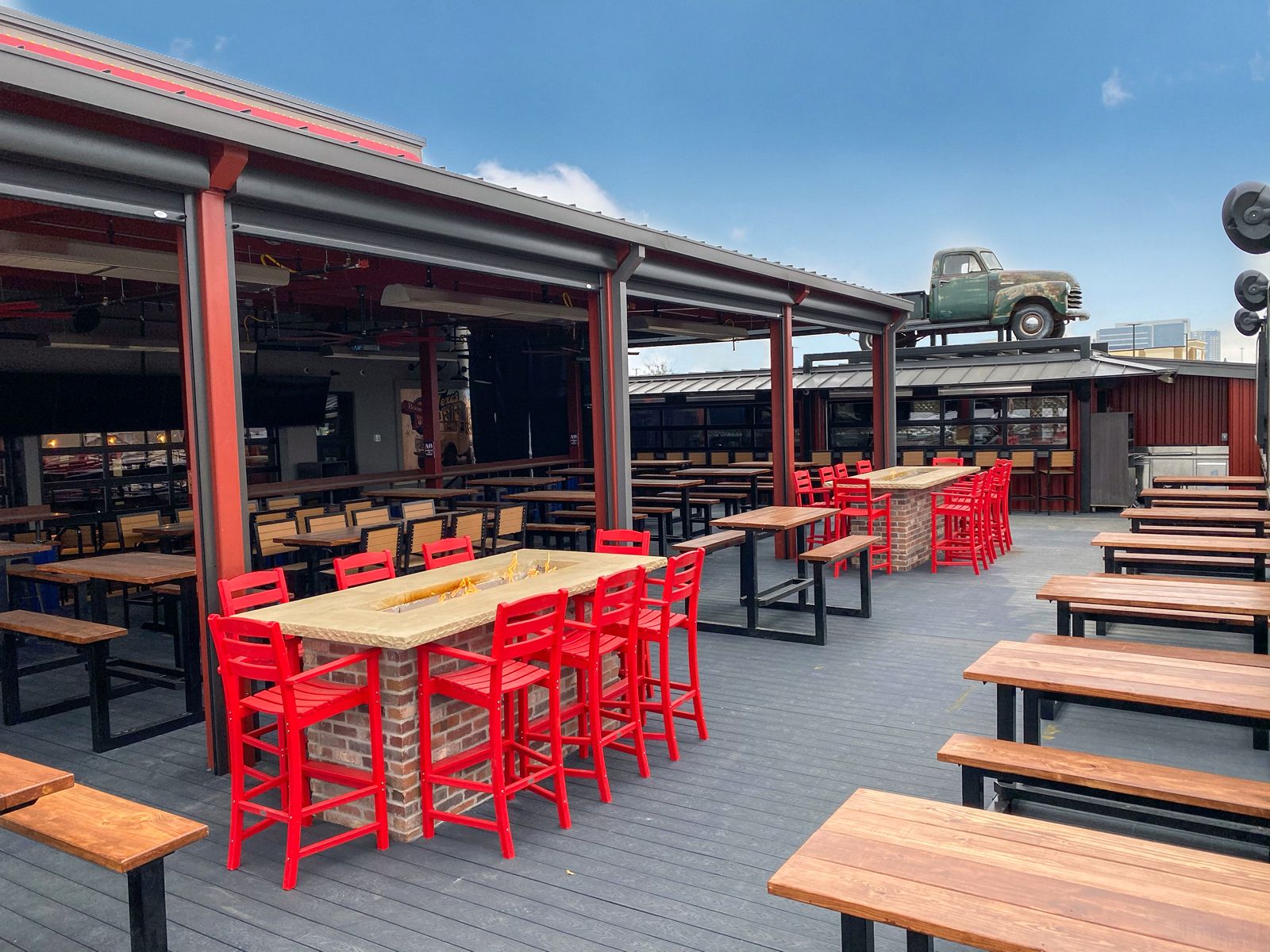 BoomerJack's Grill & Bar poursuit son expansion avec l'aide de l'architecte of Record Harrison