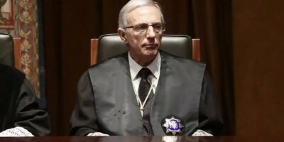 Le magistrat constitutionnel Antonio Narvez s&rsquo;écarte des causes du procs après avoir été contesté par les dirigeants du 1- O